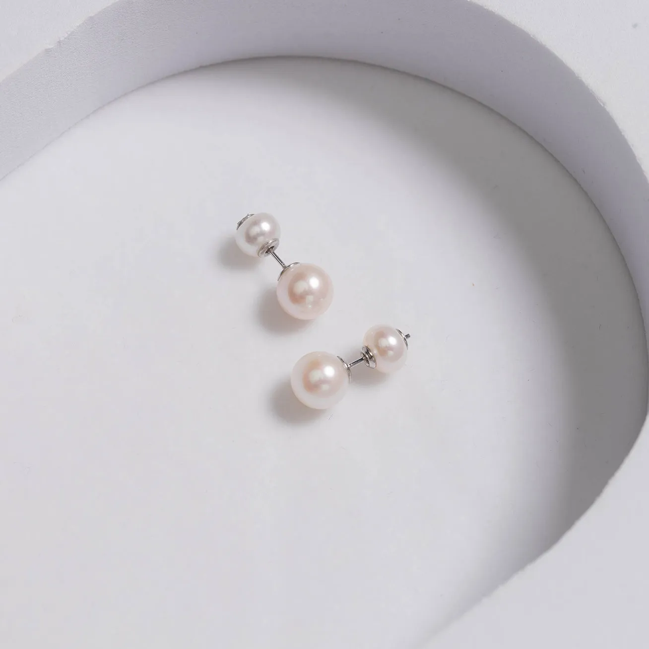 Elegant Freshwater White Round Pearl Stud Earrings WE00127